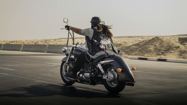 Astuces incontournables pour maîtriser la conduite de moto en milieu urbain